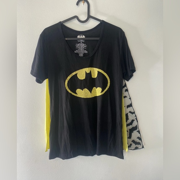 Glamours Batman Black and Yellow Short Sleeve Tee with cape Halloween costume - Picture 1 of 9